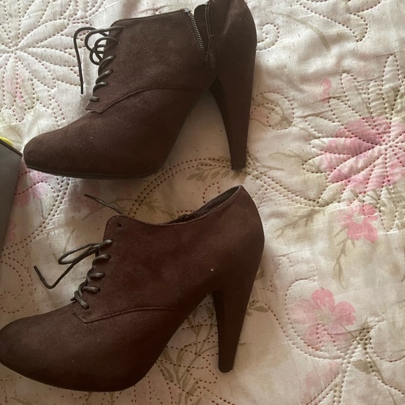 Charlotte Russe color: stone size: 9 - Picture 3 of 3